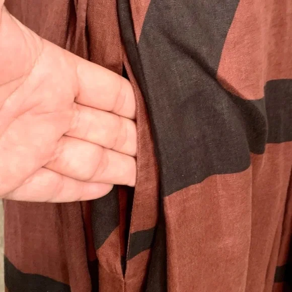 BANANA REPUBLIC fit and flare skirt in rust brown w/black graphic design- 6 - Picture 8 of 11